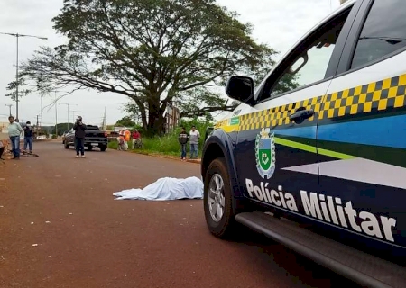 Motorista que atropelou indígena disse que dois ciclistas entraram na frente do carro.