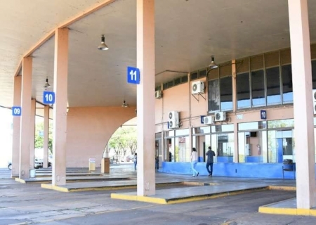 APROVEITANDO QUE VITIMA DORMIU, MULHER FURTA BOLSA NO TERMINAL RODOVIÁRIA DE DOURADOS.
