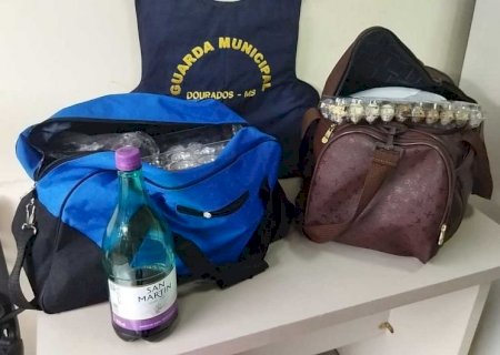 Jovem é preso durante furto no Água Boa