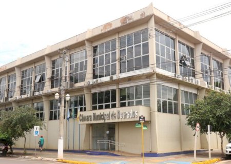 Câmara de Dourados abre concurso público com salários de até R$ 6,3 mil