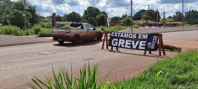 Prefeito pede mais prazo para melhorar proposta e educadores mantêm greve