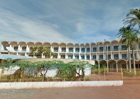 Ladrões arrancam padrão de energia elétrica em hotel desativado