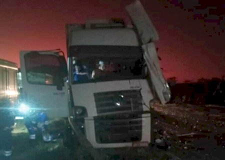 Empresário morre em acidente entre dois caminhões na noite de ontem na MS-306