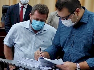 prefeito diz reajuste de servidores compromete serviços e investimentos