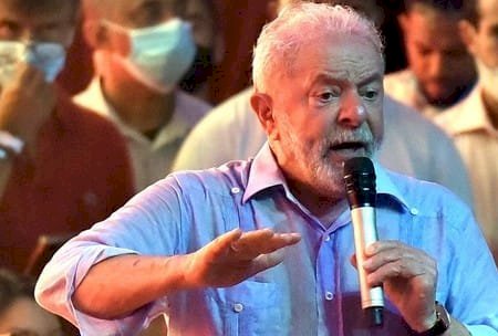 Lula sai de jantar com senadores do MDB com 'orelha caída de tanto ouvir'