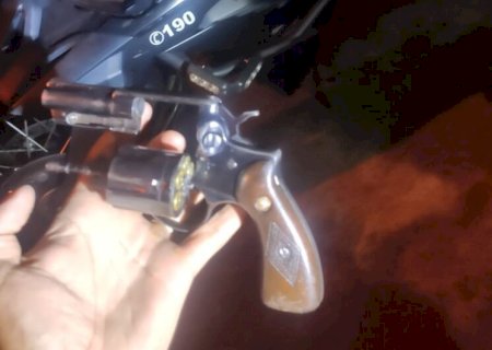 Homem é preso flagrado com revólver e munições no Novo Horizonte