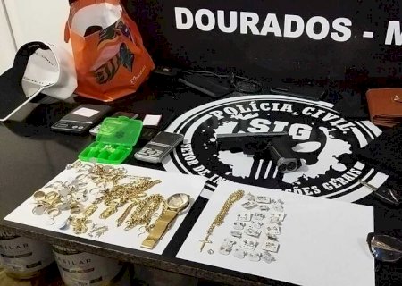 Polícia prende autores de assalto a idosos e recupera carro e joias