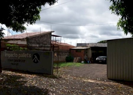 Traficantes abrem 'indústria de paletes' em Dourados para esconder toneladas de maconha