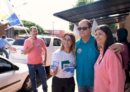 Soraya Thronicke e Rose Modesto participam de caminhada de candidato a prefeito de Angélica