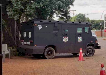 Prefeita governa cidade da fronteira com MS sob forte esquema de segurança após atentado