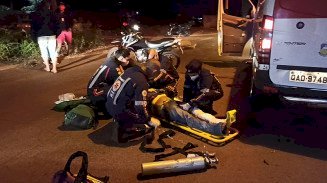 Motociclista fica gravemente ferido após colisão com carreta em Dourados