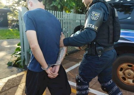 Jovem é flagrado fazendo 'delivery' de drogas em Dourados