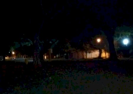 Prefeitura arrecada R$ 9 milhões da Cosip, deixa cidade às escuras e não respeita Lei