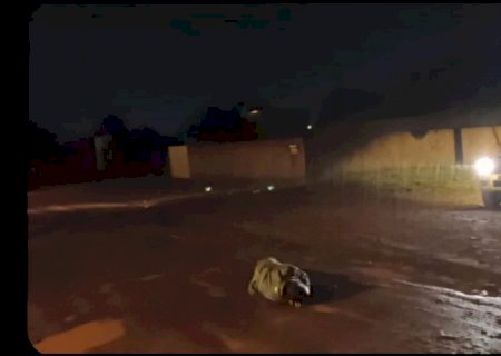 Homem é esfaqueado por desconhecido que se aproximou para pedir isqueiro