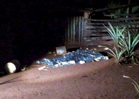 Mulher é assassinada a facadas em assentamento