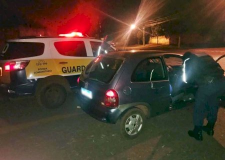 Guarda Municipal prende condutor embriagado que 'roletou a placa de PARE'
