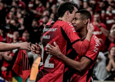 Athletico vira no fim contra o Bahia e garante classificação às quartas da Copa do Brasil