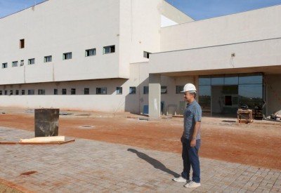 Marçal pede agilidade em obras do Hospital Regional para zerar fila de pacientes