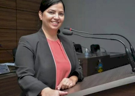 Câmara aprova relatório de comissão e afasta vereadora por 90 dias.