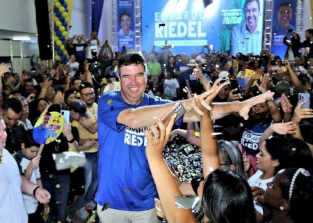 Riedel promete “choque de gestão” na educação, bolsas para estágio e escolas em tempo integral