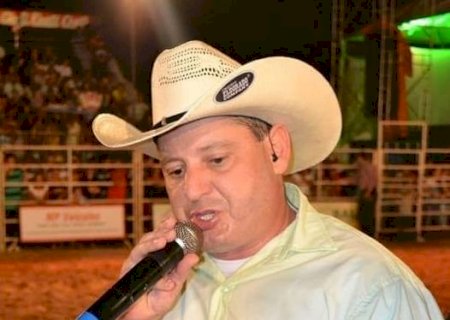Locutor Sidney Correa vai voltar às arenas de rodeio depois de vencer a luta pela vida.