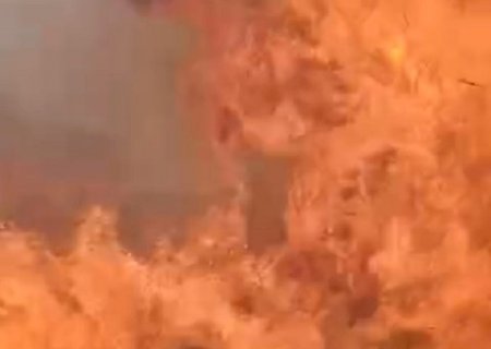 Fogo destroi caminhão dos Bombeiros