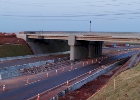Tráfego já flui sob o novo viaduto em Dourados