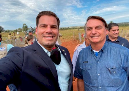 Aos ’45 do segundo tempo’ Bolsonaro pede voto para Capitão Contar em MS
