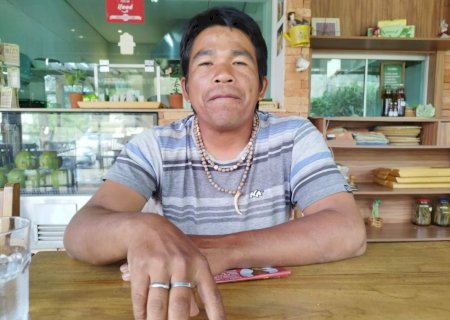 Ex-usuário de drogas e vivendo em barraco, Magno expõe a vida sofrida e miserável dos índios