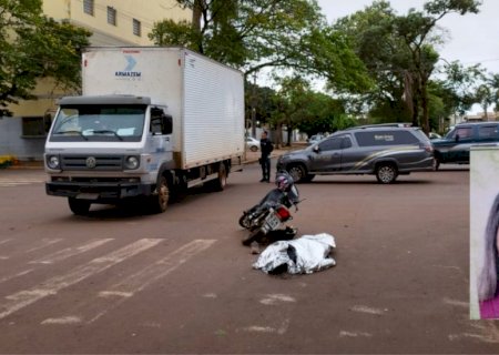 Agente de saúde morre após ser atingida por caminhão e jogada contra carro em Dourados