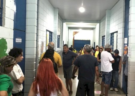 Ala política tenta convencer Bolsonaro a falar