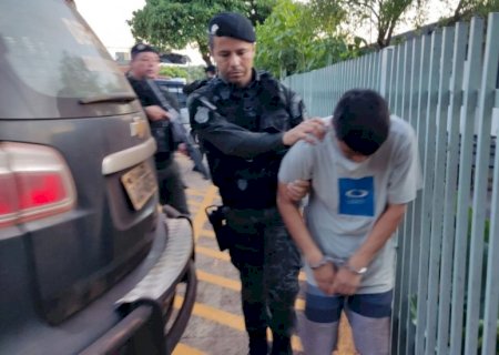 Preso por assassinar homem com uma cruz é flagrado com drogas em cela