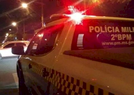 Mulher é arrastada pela rua ao ficar pendurada no carro do ex-companheiro