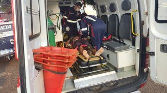 Homem que atirou no sobrinho após ver esposa esfaqueada se apresenta na delegacia