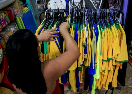 No clima da copa, comércio aposta em vendas maiores na 'última hora'