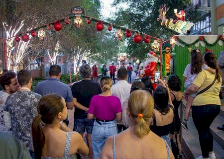 Alameda do Natal é inaugurada na Unigran
