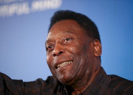 Pelé 'continua apresentando melhora do estado clínico e segue sem previsão de alta', diz boletim médico