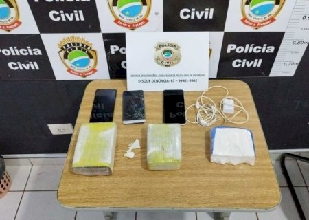 Contra crimes de extorsão, polícia cumpre mandados na PED e encontra celulares e drogas