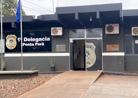 Mulher esfaqueia tia e homem leva paulada ao tentar defender autora