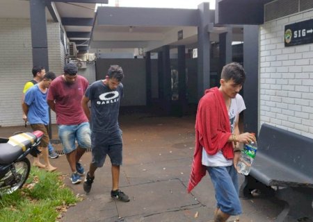 Cinco homens e duas mulheres estão presos por duplo homicídio