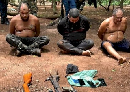 Três brasileiros são presos com armas no Paraguai