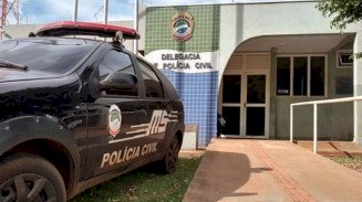 Homem morre após bater carro contra poste de energia