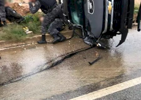 Viatura da Polícia Militar de MS sofre acidente em rodovia de Goiás