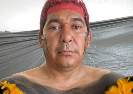 Empresário da fronteira se fantasia de índio para protestar em Brasília