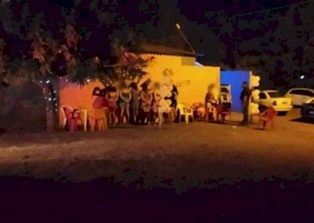Dona de boate é presa acusada de prostituição infantil