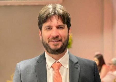 Assessor de Alan Guedes viaja mesmo sem direito a férias