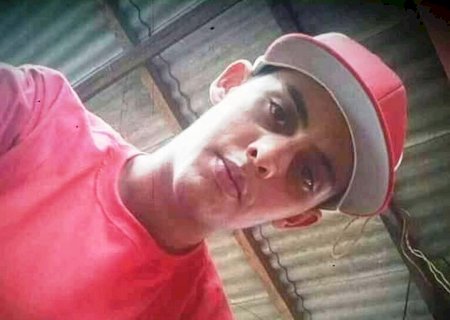 Dois são presos vendendo droga na praça do Jardim Canaã III