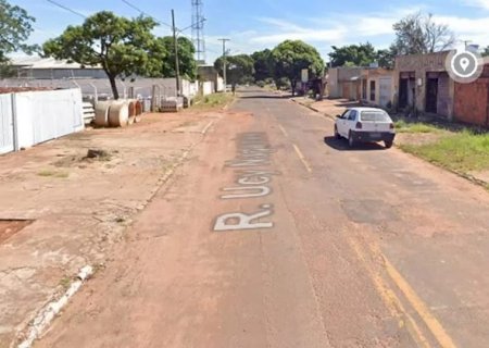 Bandidos invadem casa e trocam tiros com morador