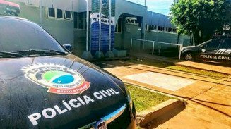 Mulher denuncia homem após ele tirar as calçar e se masturbar