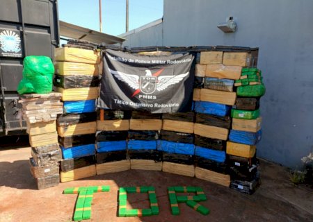 “Mulas” do tráfico ficam feridos após capotar S10 com maconha